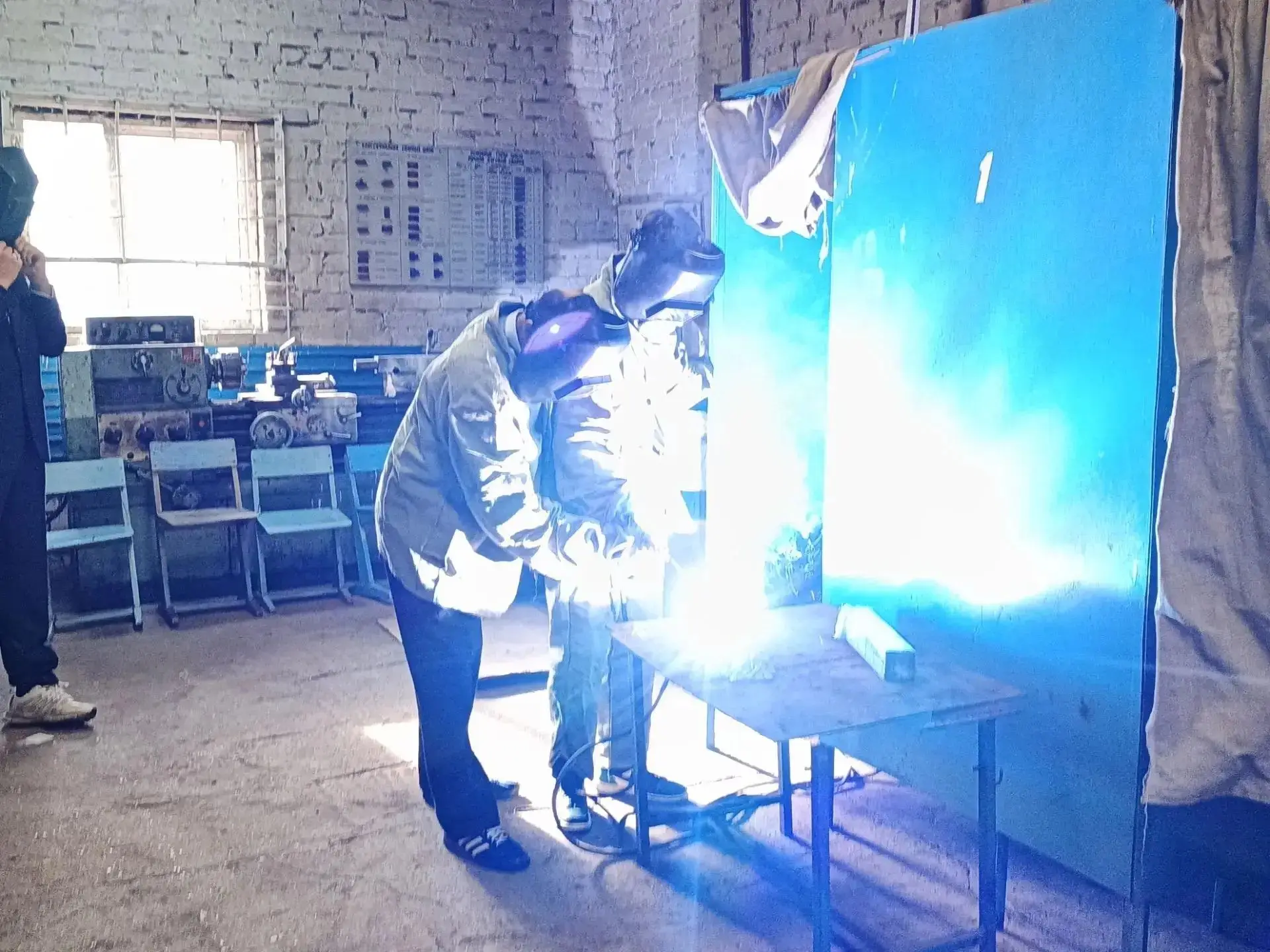 Искры призвания 🔥: ребята 8 и 9 классов освоили азы профессии электрогазосварщика.