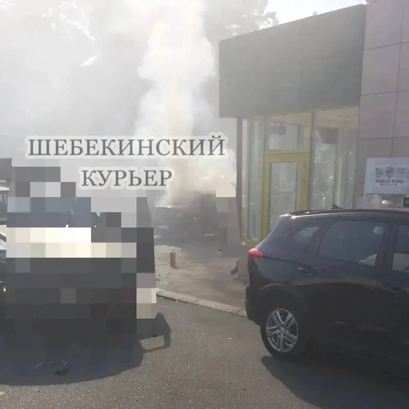 ‼️Шебекино – атака FPV-дрона на припаркованные автомобили в центре города, предваритель...