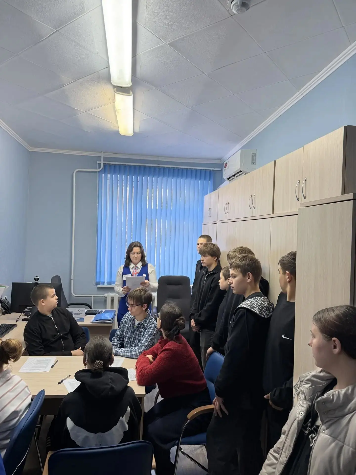 Специалисты кадрового центра Краснозоренского района вели со школьниками разговор о про...