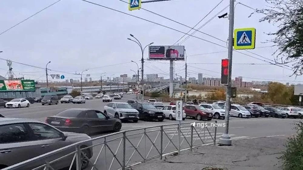 Обращаем внимание автомобилистов, что после ДТП в котором на пешеходном переходе погиб ...
