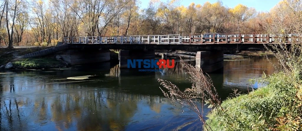Урал в районе двух мостов у Новотроицка резко обмелел