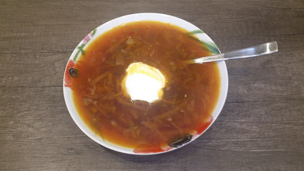 🍲 Борщ с маринованной свёклой — наваристый суп на говяжьем бульоне с капустой, морковь...