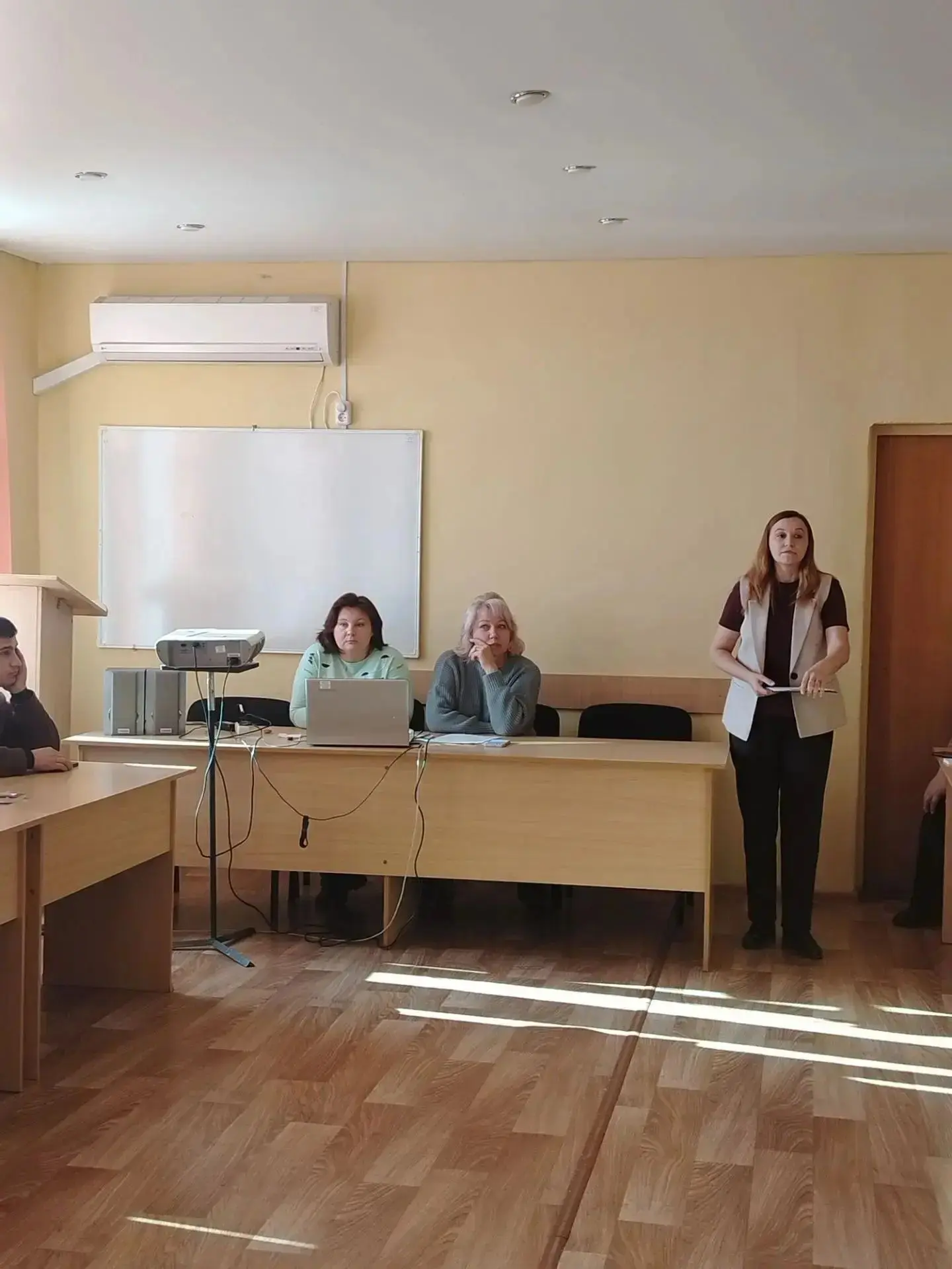 В Методическом отделе комитета образования районной администрации начинающие специалист...