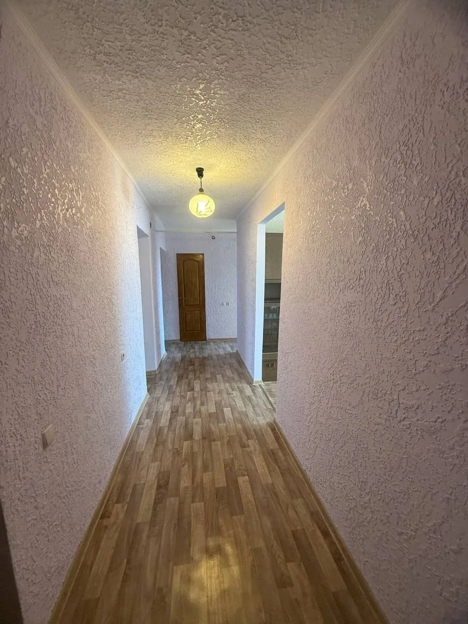 Продам 3-комнатную квартиру, 64 м², 5/9 эт. в Горловке, район Майский, ул. Зенитная, 15