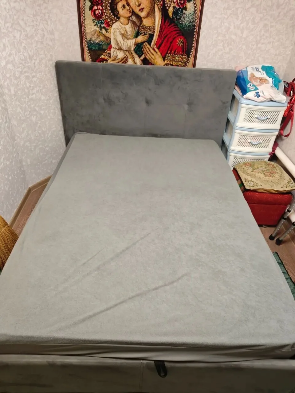 Продам кровать с подъёмным механизмом, состояние новой, с матрасом и чехлом, 30 тыс., Д...