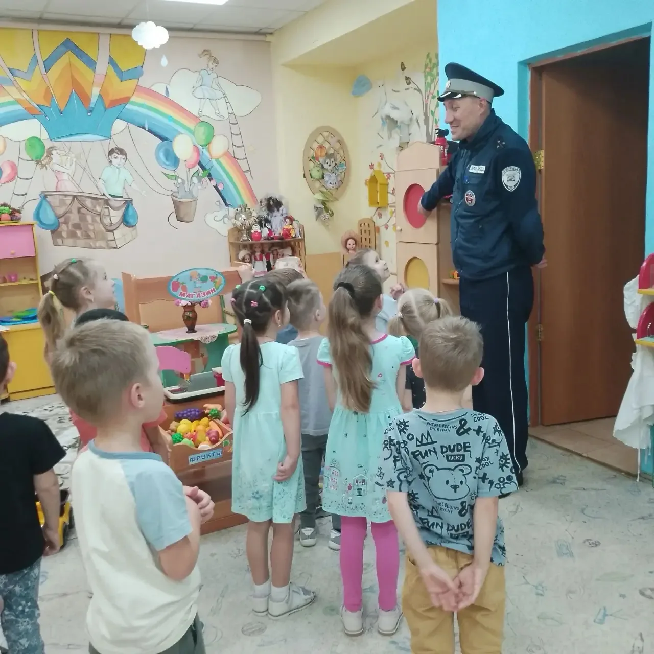 🎉 Встреча с инспектором ДПС: учимся быть внимательными на дороге! 🎉