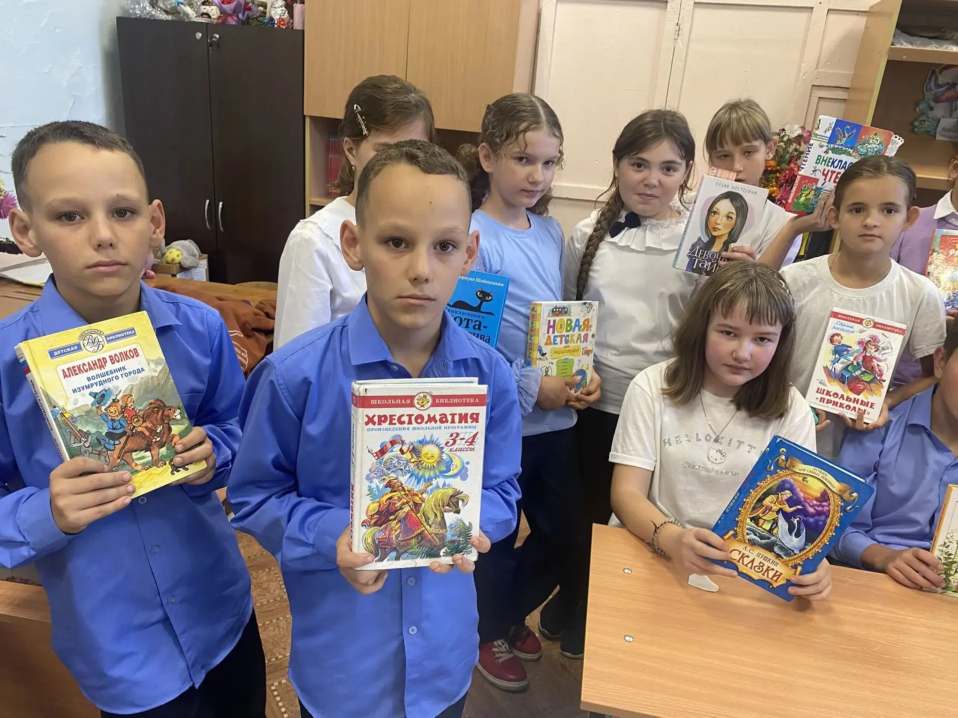 В МБОУ «Первомайская ООШ» у четвероклассников прошла «Книжкина неделя». Каждый день реб...