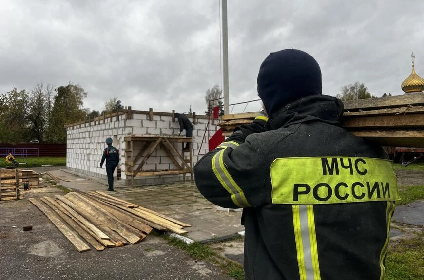 Уникальную дымокамеру для подготовки пожарных строят в Рошале