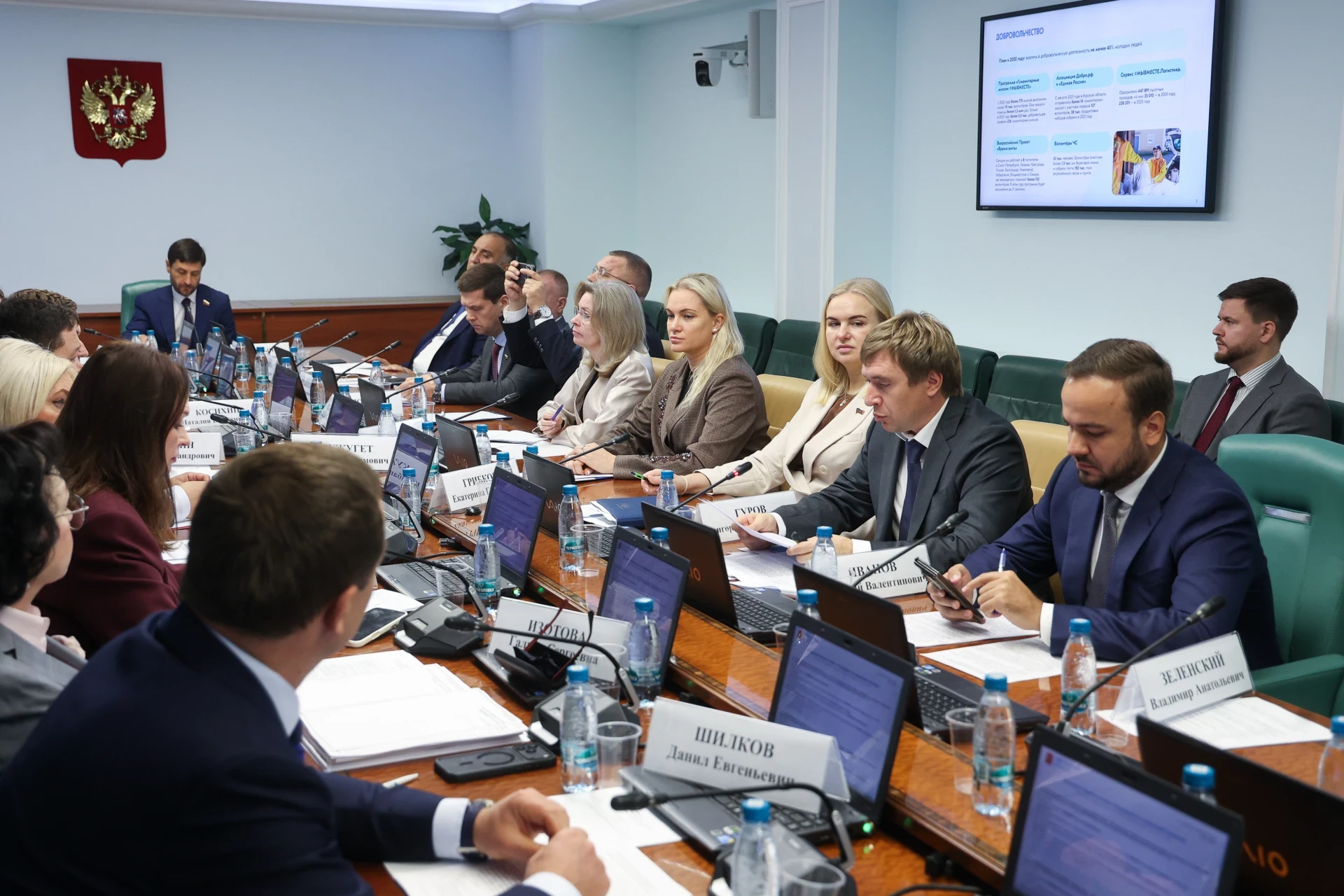 Чем сегодня живёт молодёжь, какие планы строят ребята и чего ждут от будущего? Об этом ...