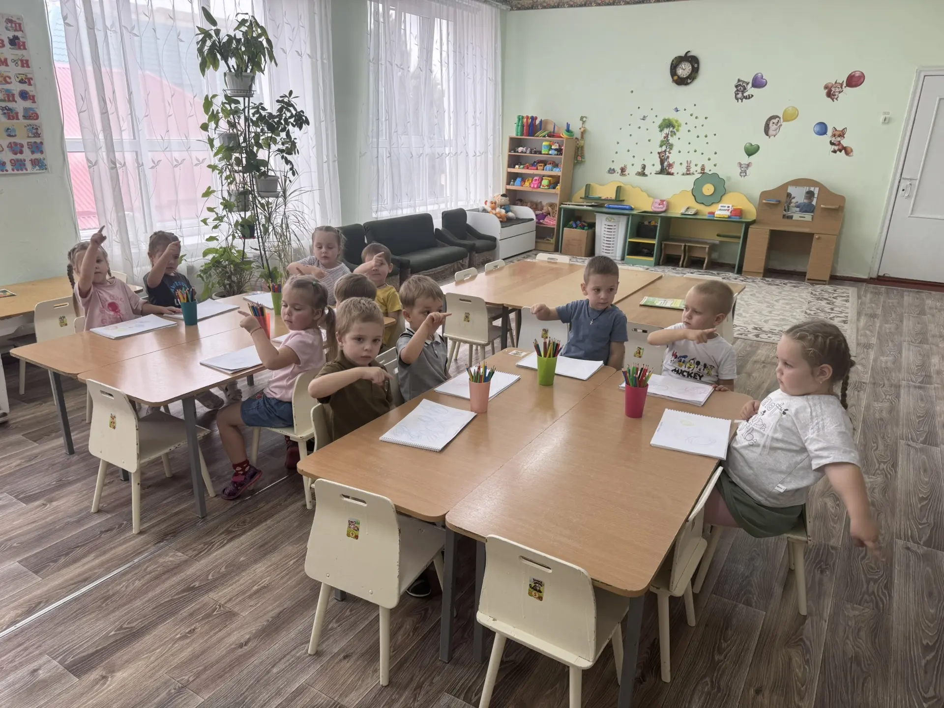 Рисование на тему «Цветные клубочки» в группе «Солнышко»