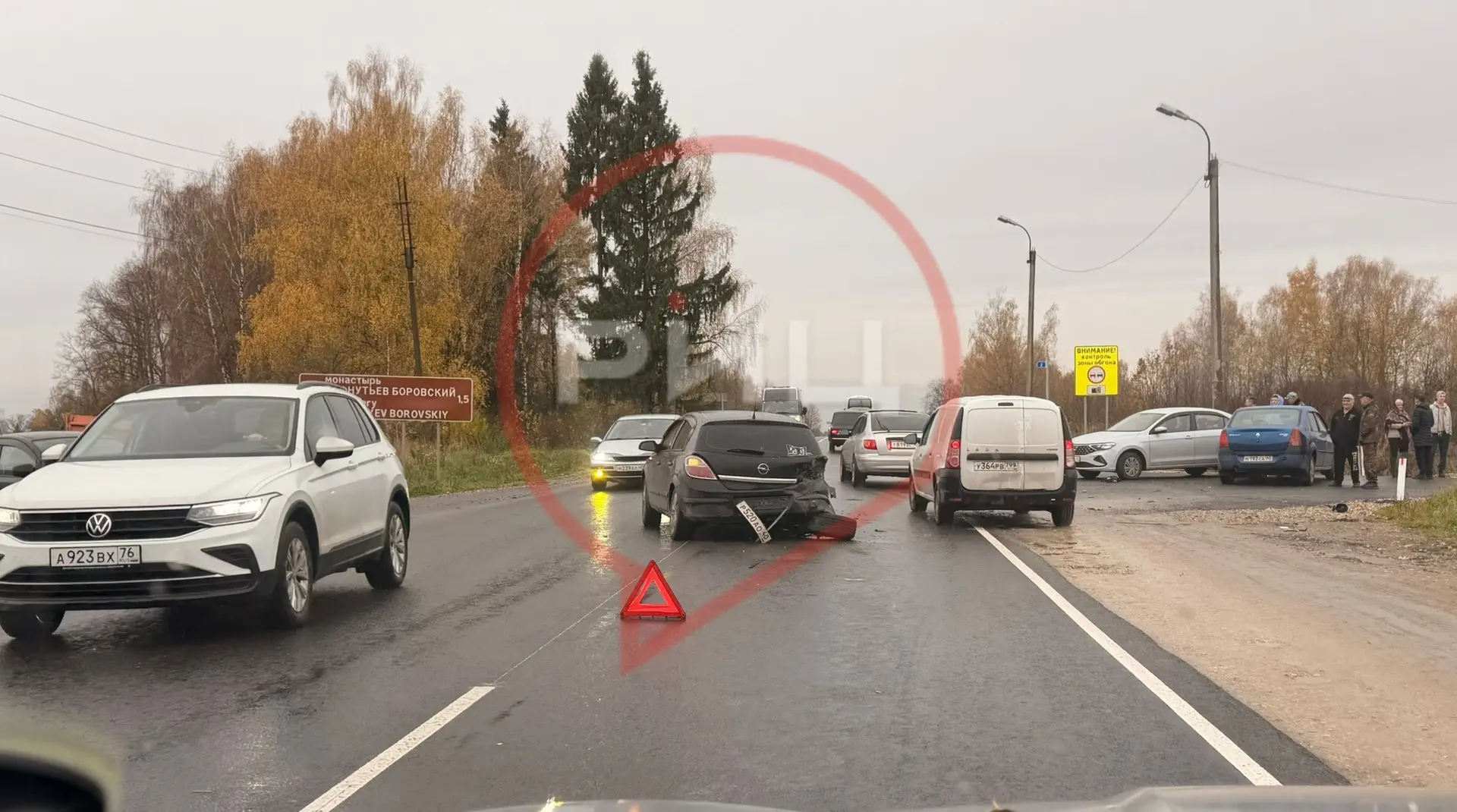 На дороге «Ермолино-Боровск-Верея» произошла авария. Рядом с поворотом на Рябушки столк...