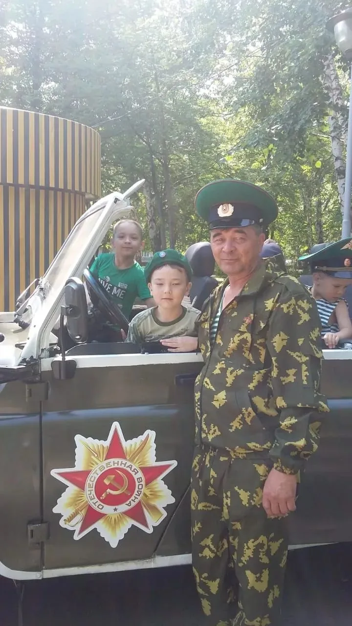 Арслан Кадыров, ученик 5Б класса, участвует во флешмобе"Мой папа-самый лучший"