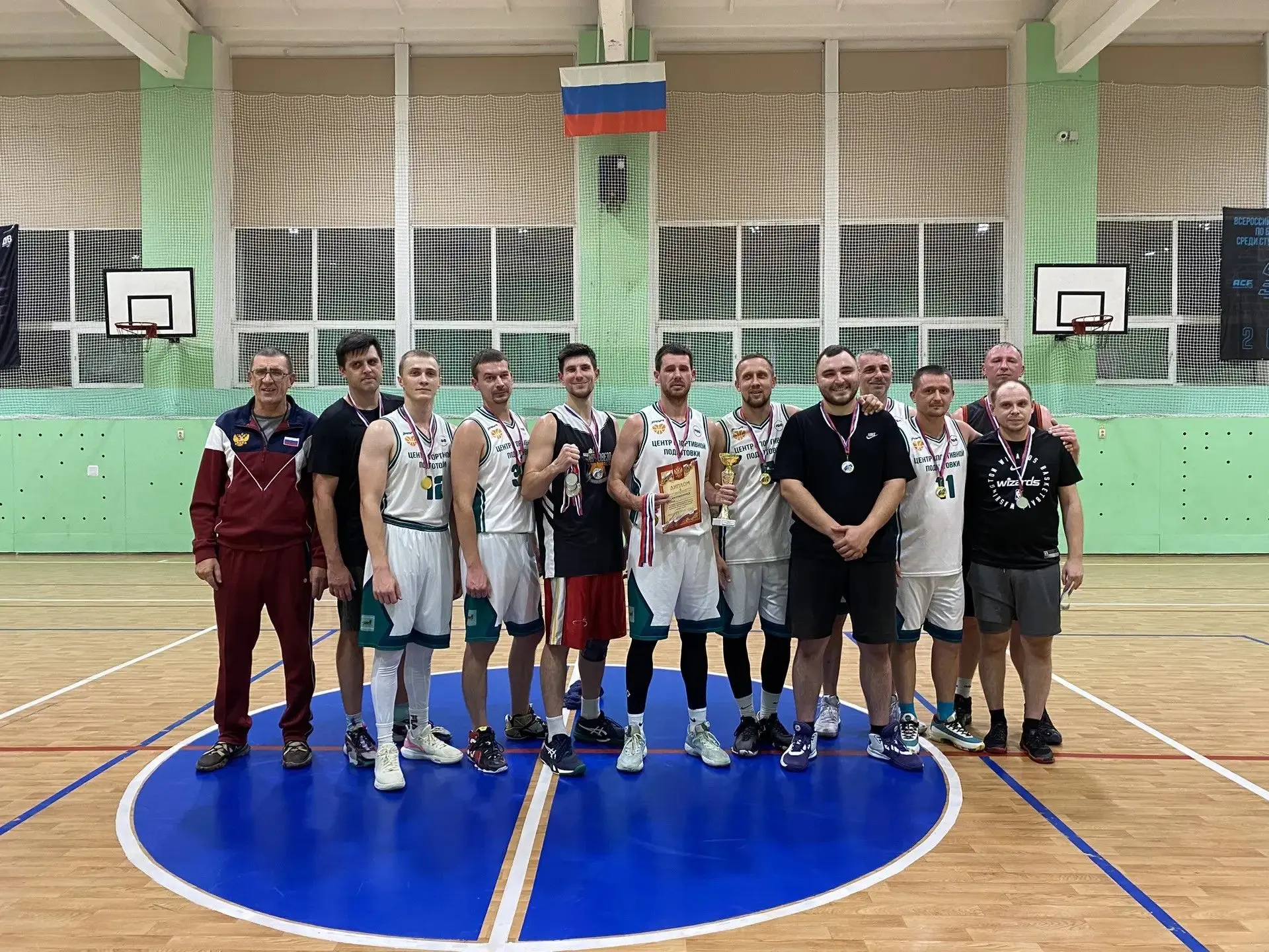 🏀 В Биробиджане завершились чемпионаты города по баскетболу среди мужских и женских ко...