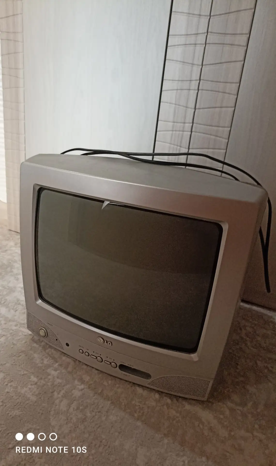Продаю телевизор. Цена 2,5 т р.