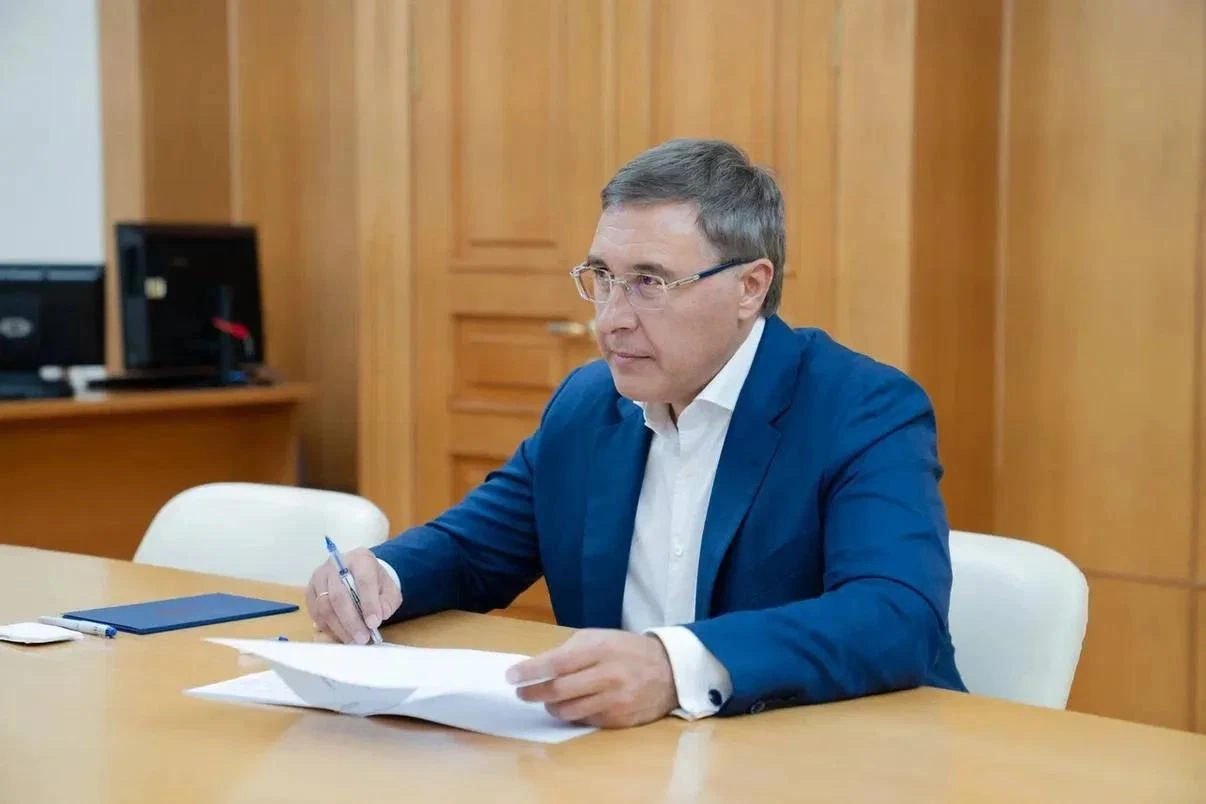 Валерий Фальков провел рабочую встречу с председателем Наблюдательного совета организац...