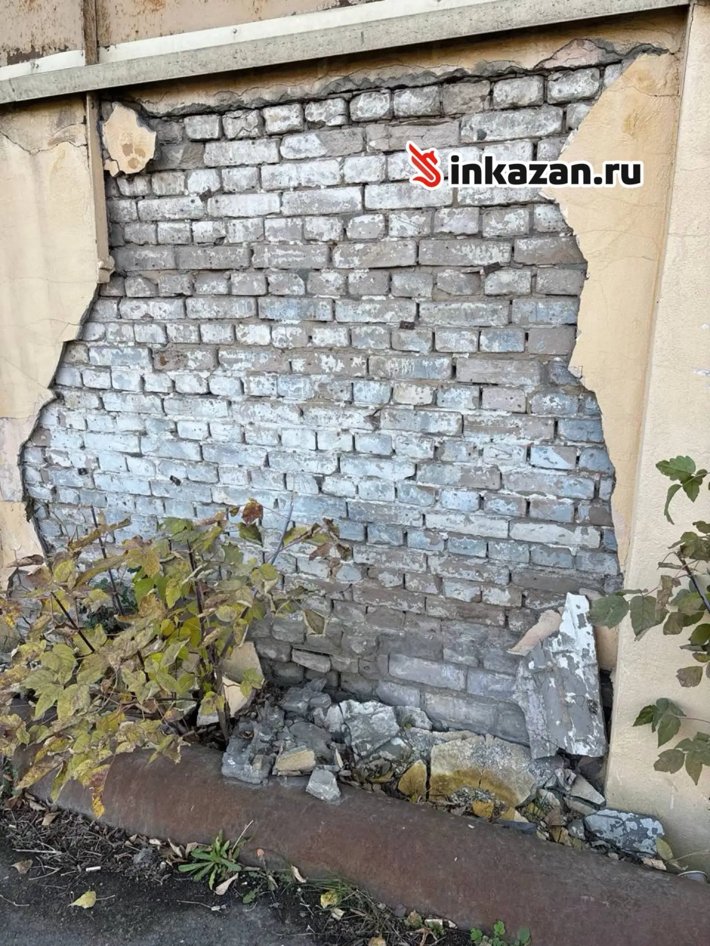 #нампишут и жалуются на аварийный забор на улице Тэцевской.