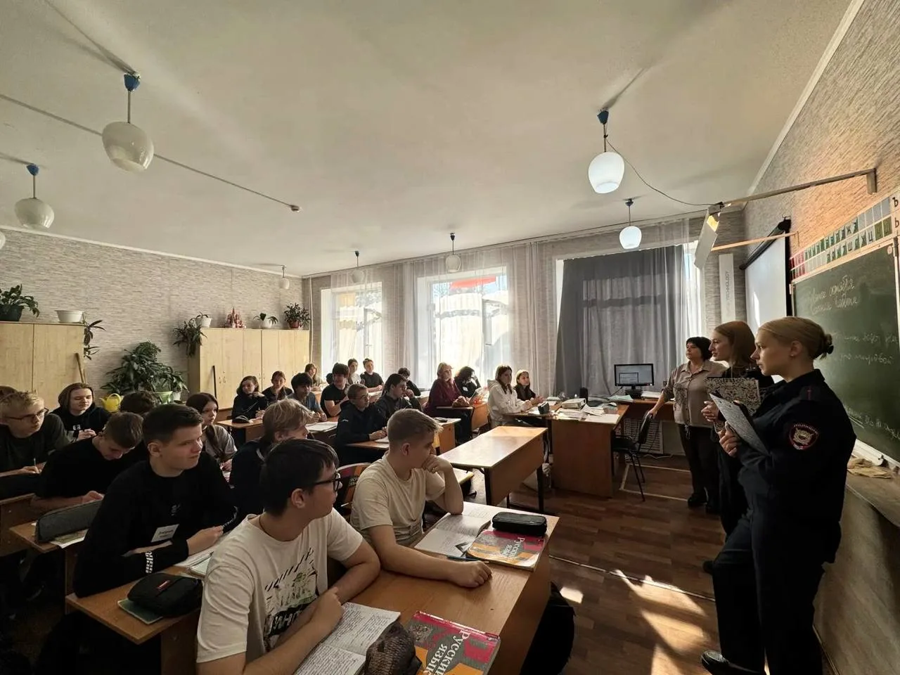 В Лисках обсудили интернет-мошенничество и дропперство