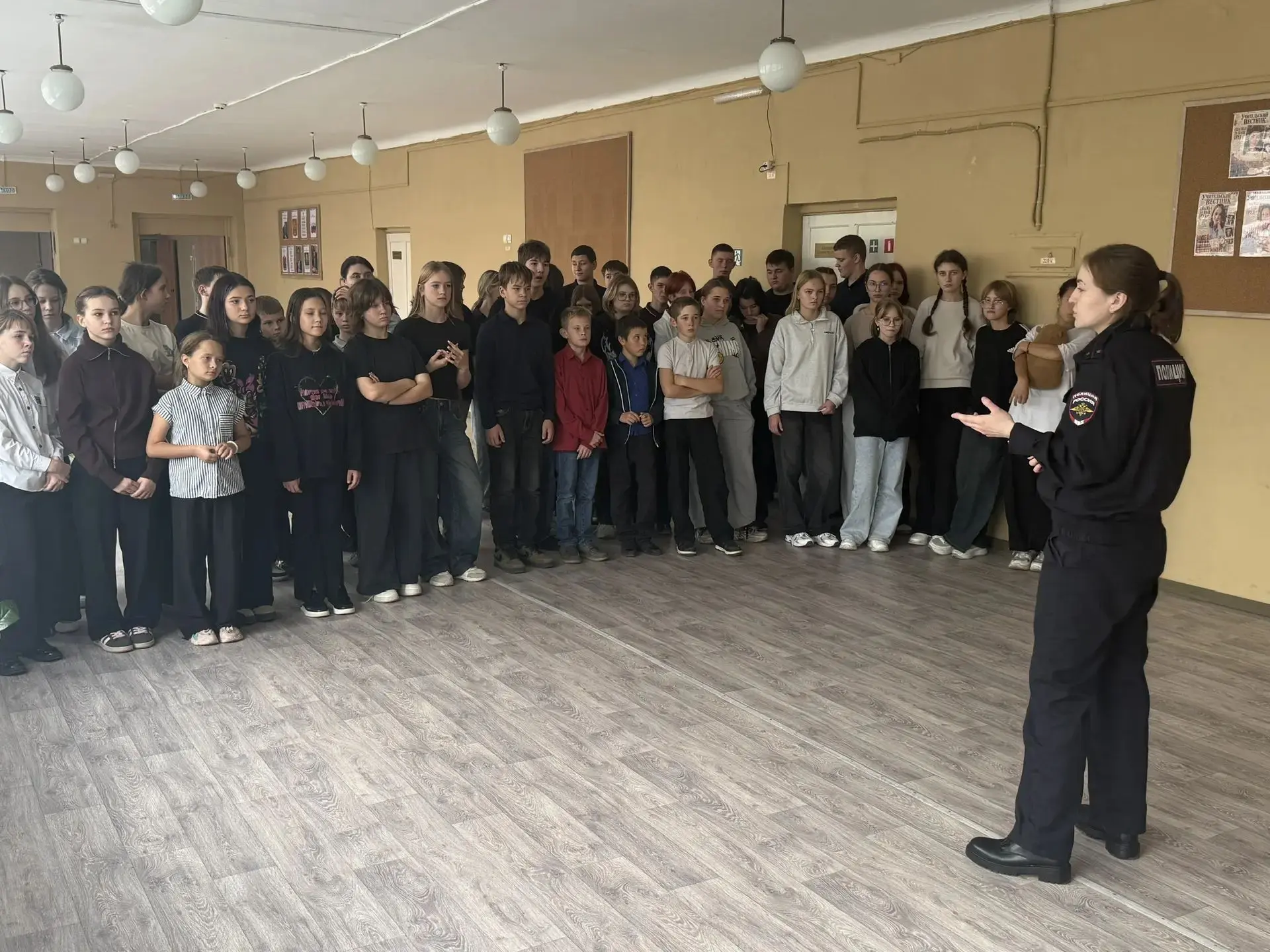 🚔 Сотрудники Госавтоинспекции г. Топки провели профилактические беседы с учениками все...