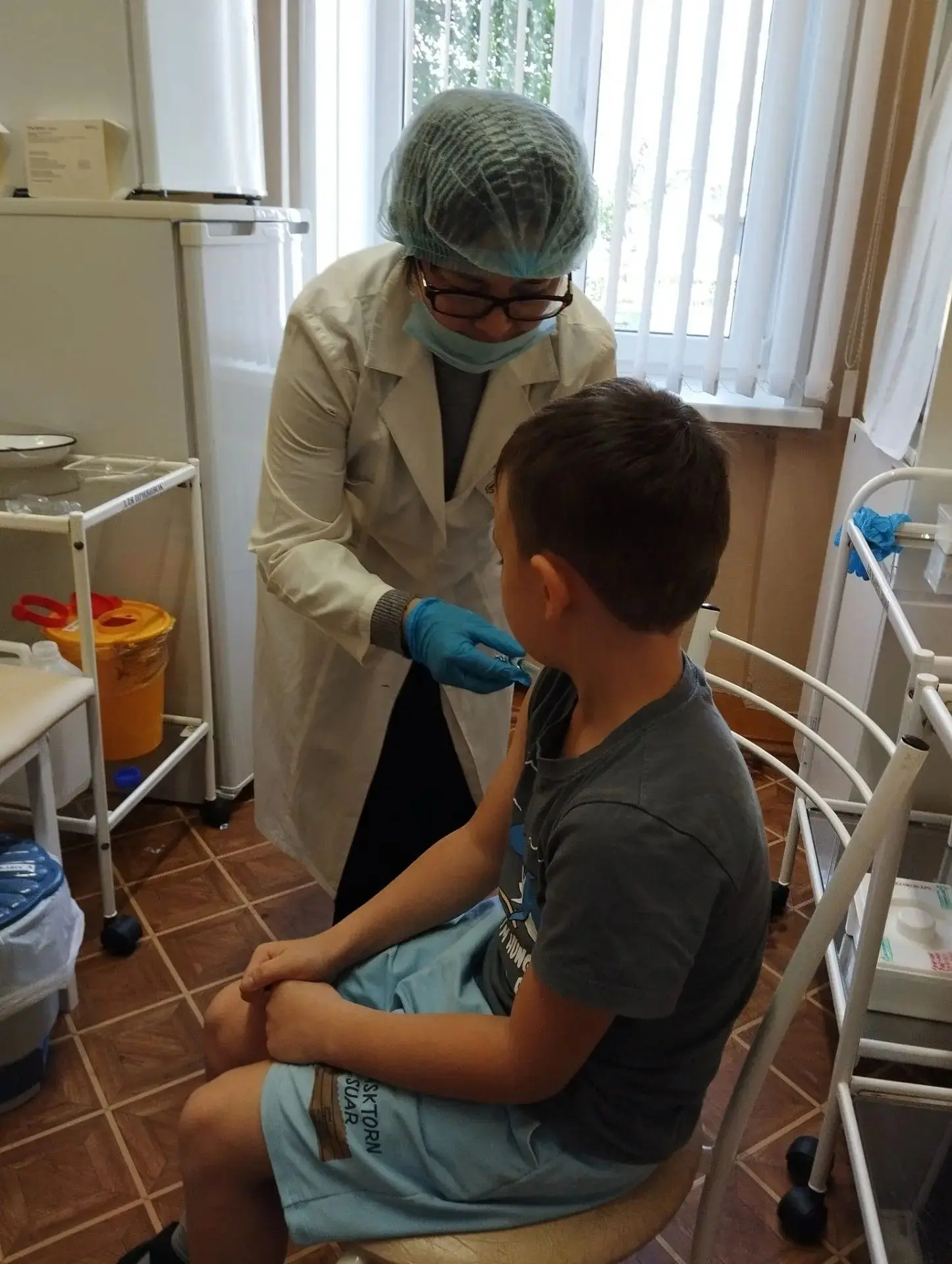 Наши сотрудники продолжают прививочную кампанию от гриппа