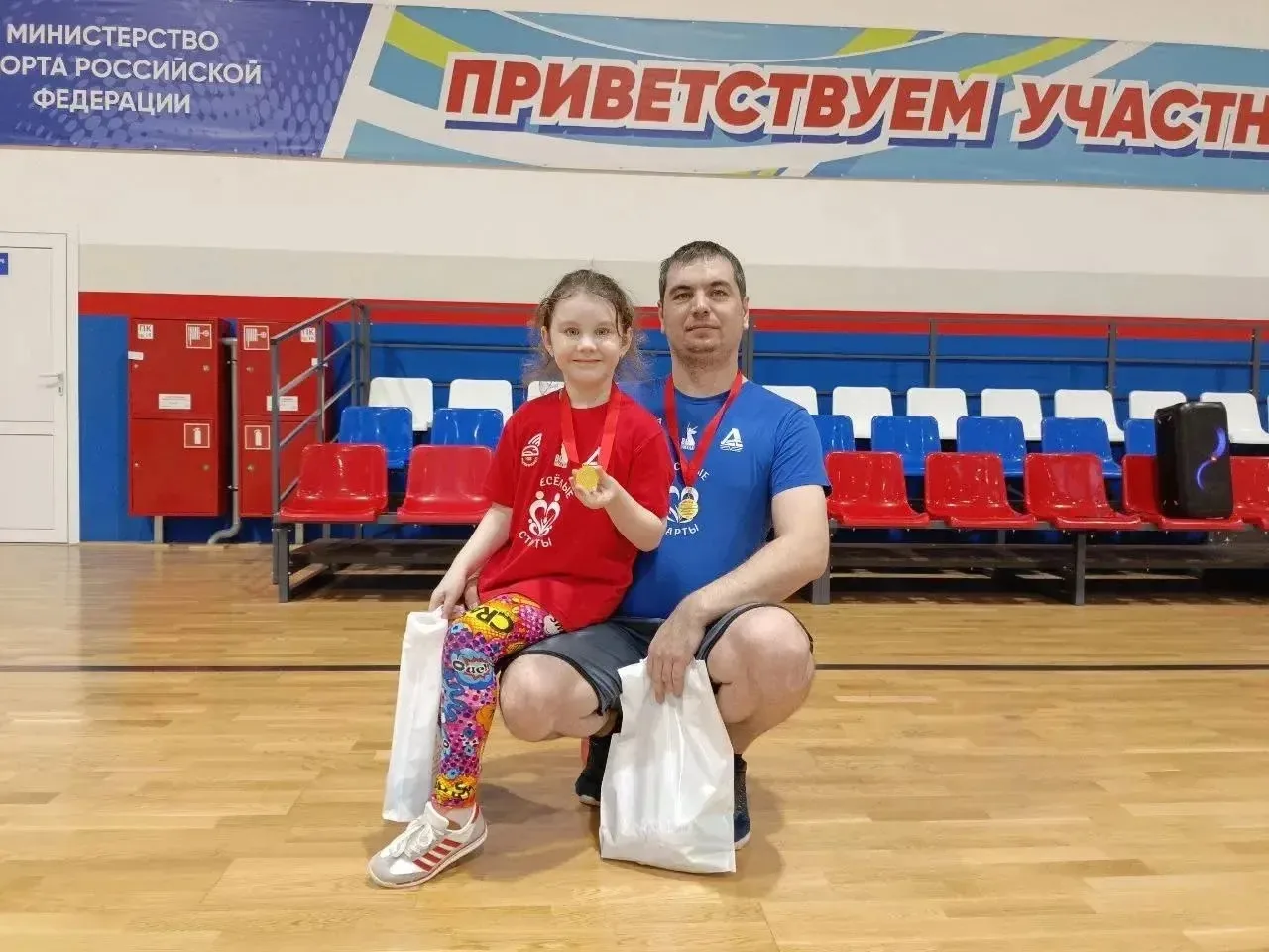 Яковлева Алиса, ученица 1Б класса, участница фотоконкурса " Мой папа может ВСЕ"
