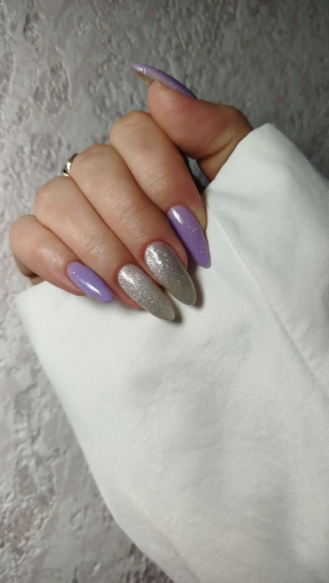 Лавандовый цвет и нежная шелковая кошка.