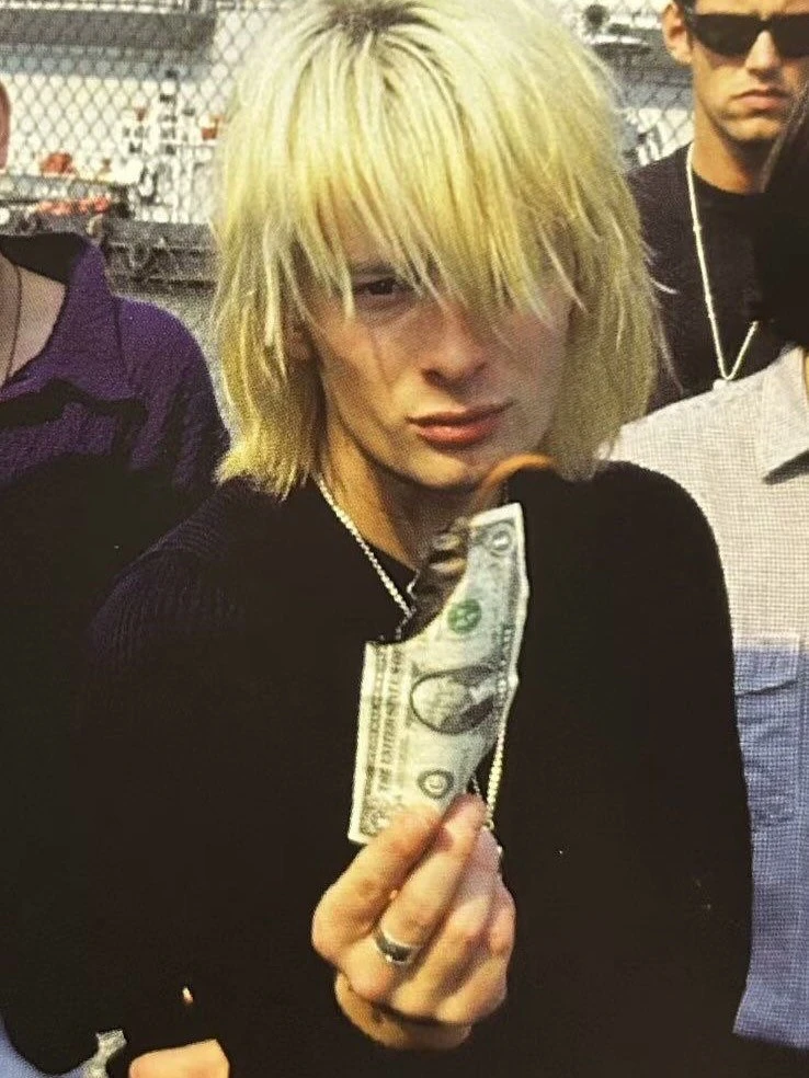 Тому Йорку — 58 лет ￼⚡️