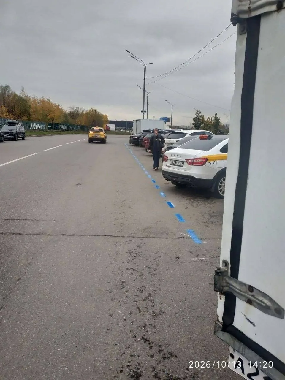 В Дрожжино начали делать платную парковку. Внимательно смотрите на знаки, чтобы не полу...