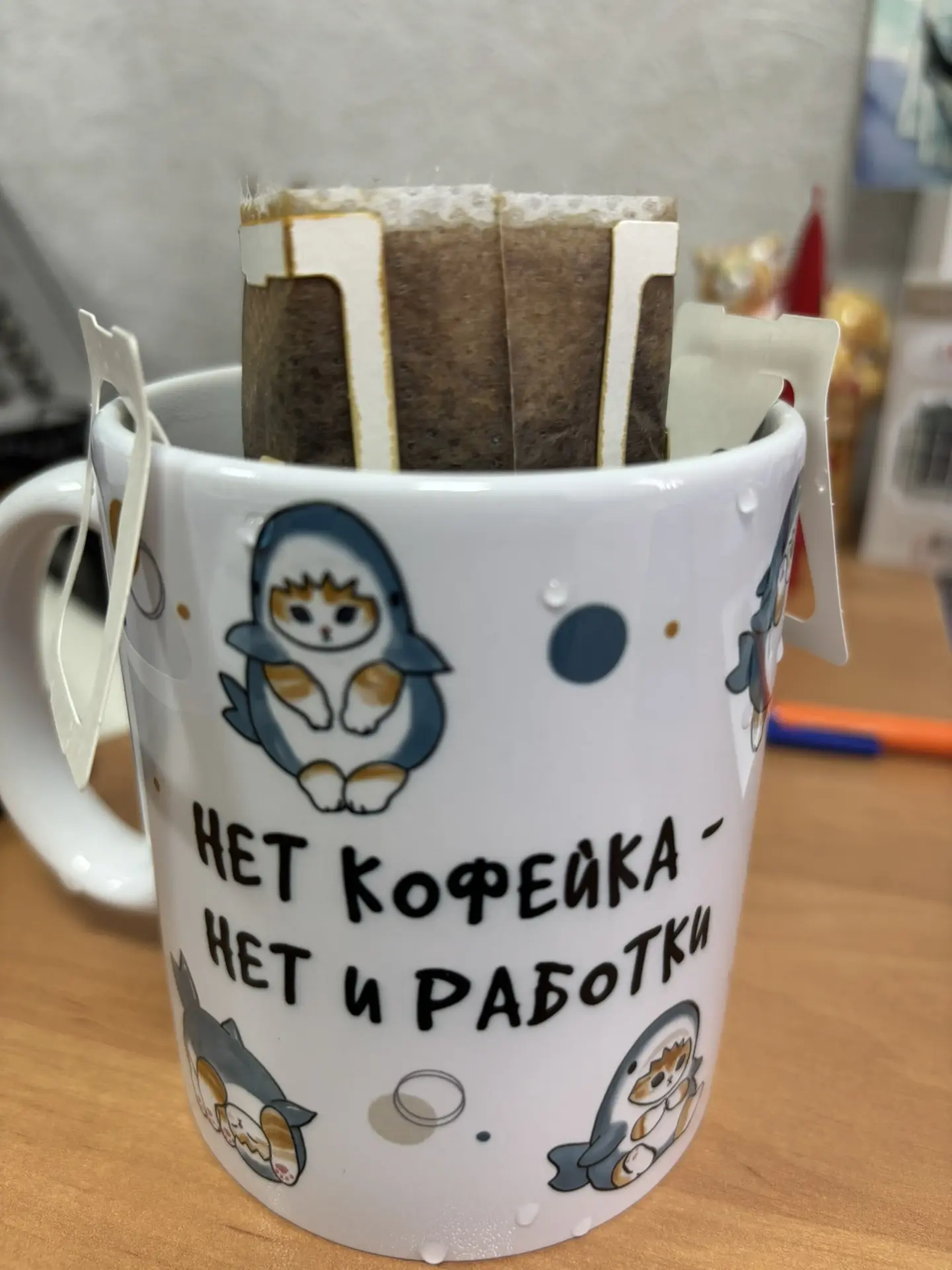 Вот приходишь утром в понедельник на работу - а тут ❤️