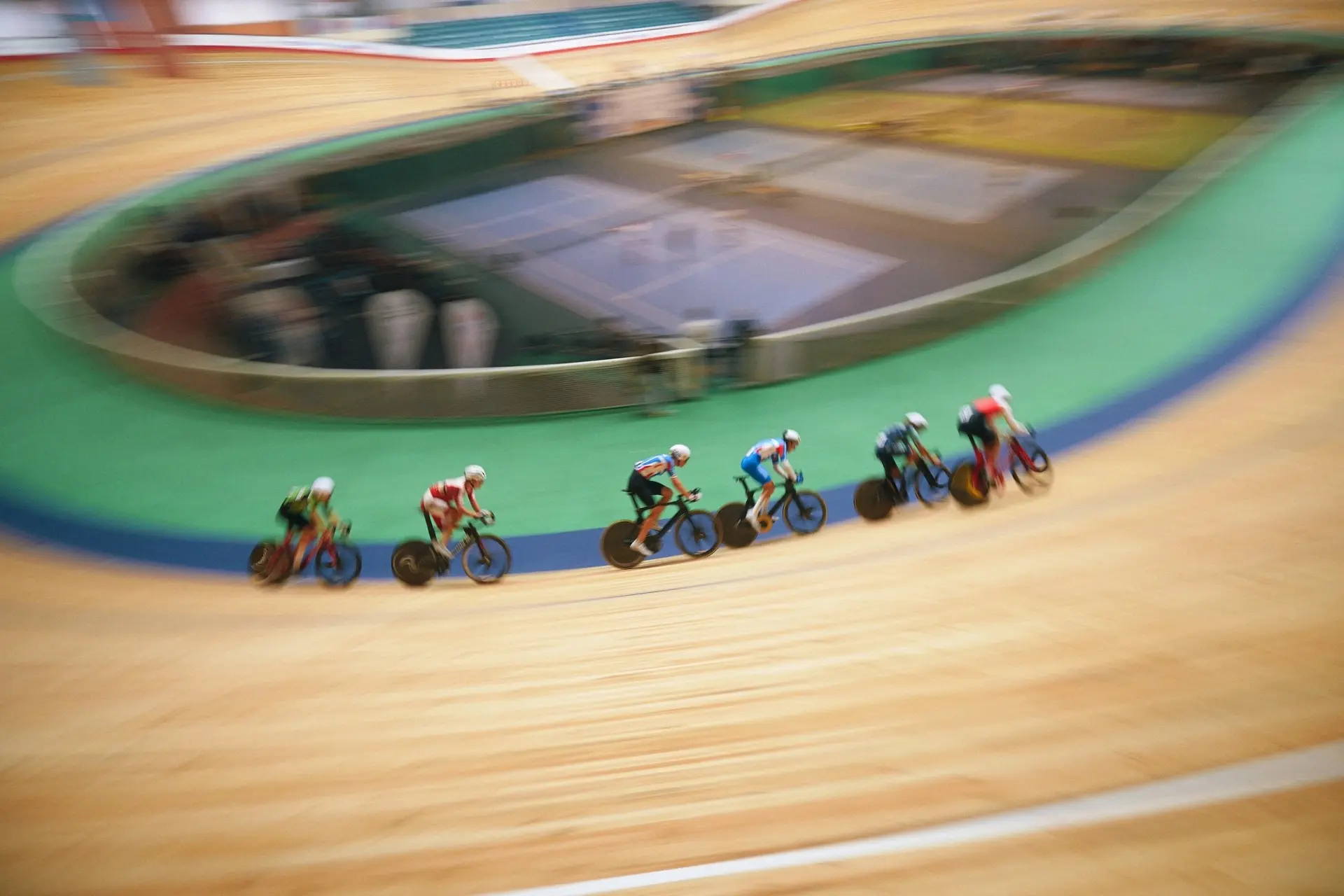 🚴‍♂️ Будущее российского трека: Санкт-Петербург примет Первенство России среди юношей ...
