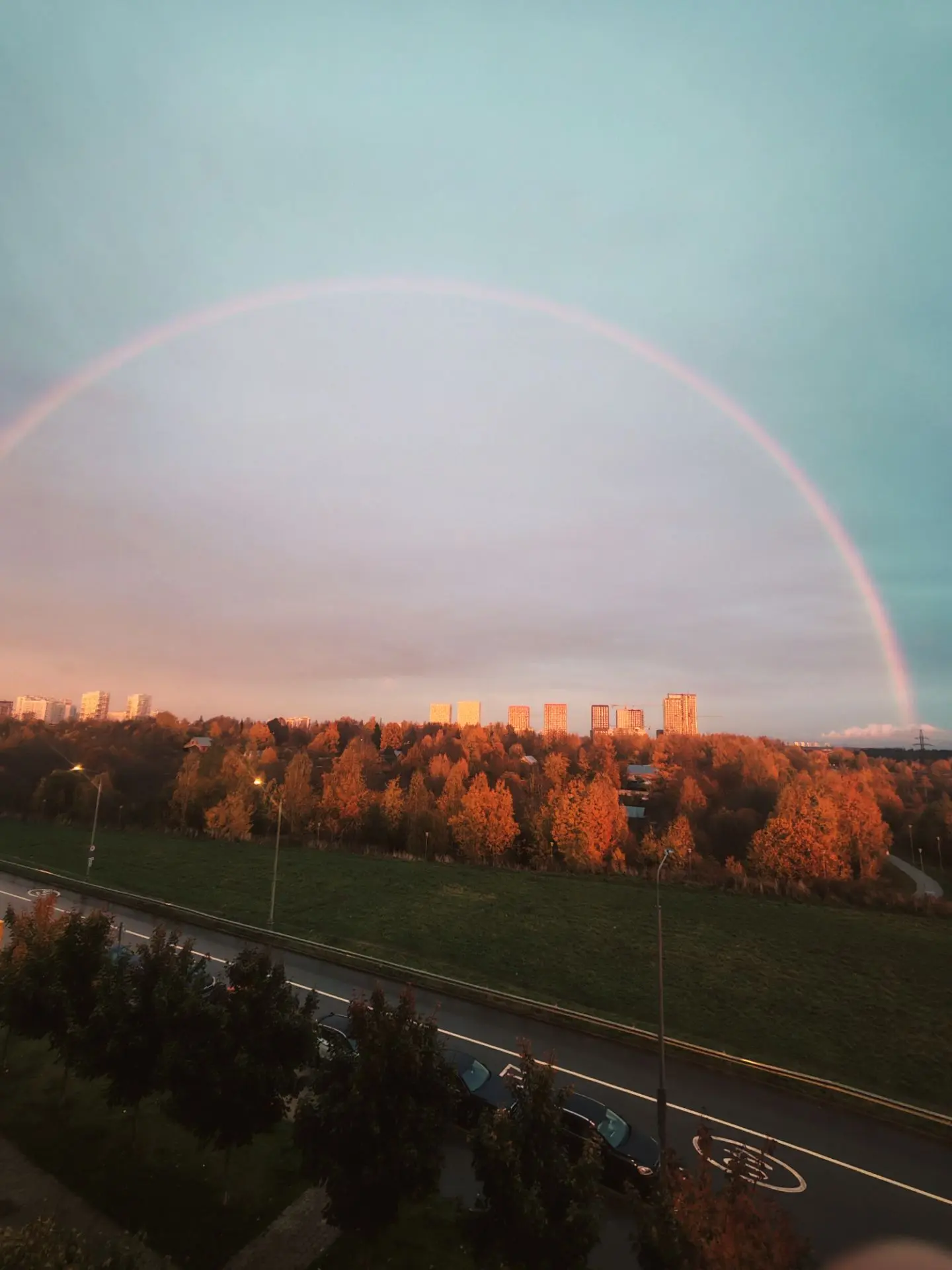 Такая красивая радуга сегодня была, прям песня)