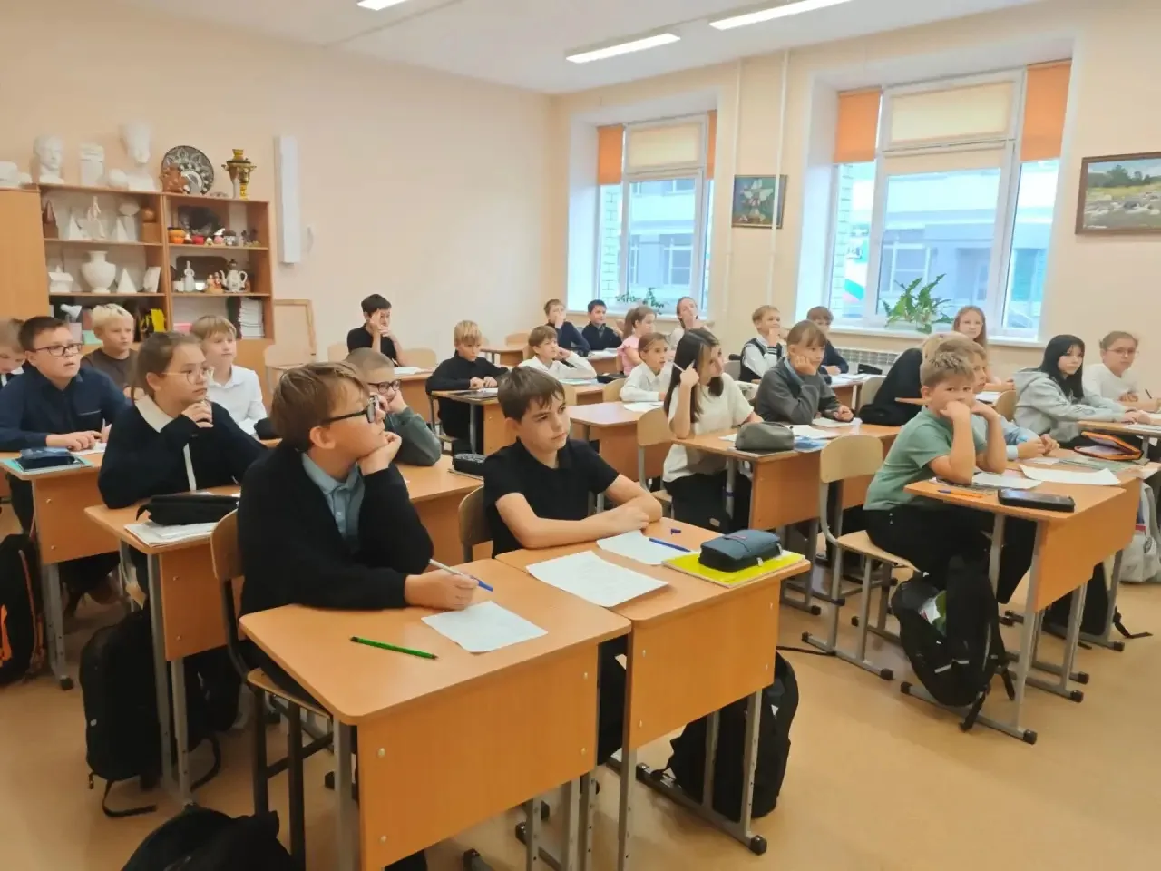 🚦Беседа инспектора ГИБДД с учениками о правилах дорожного движения