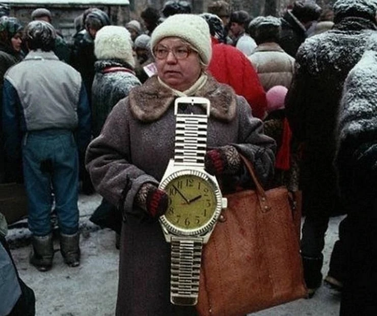 Такие часы висели у многих.