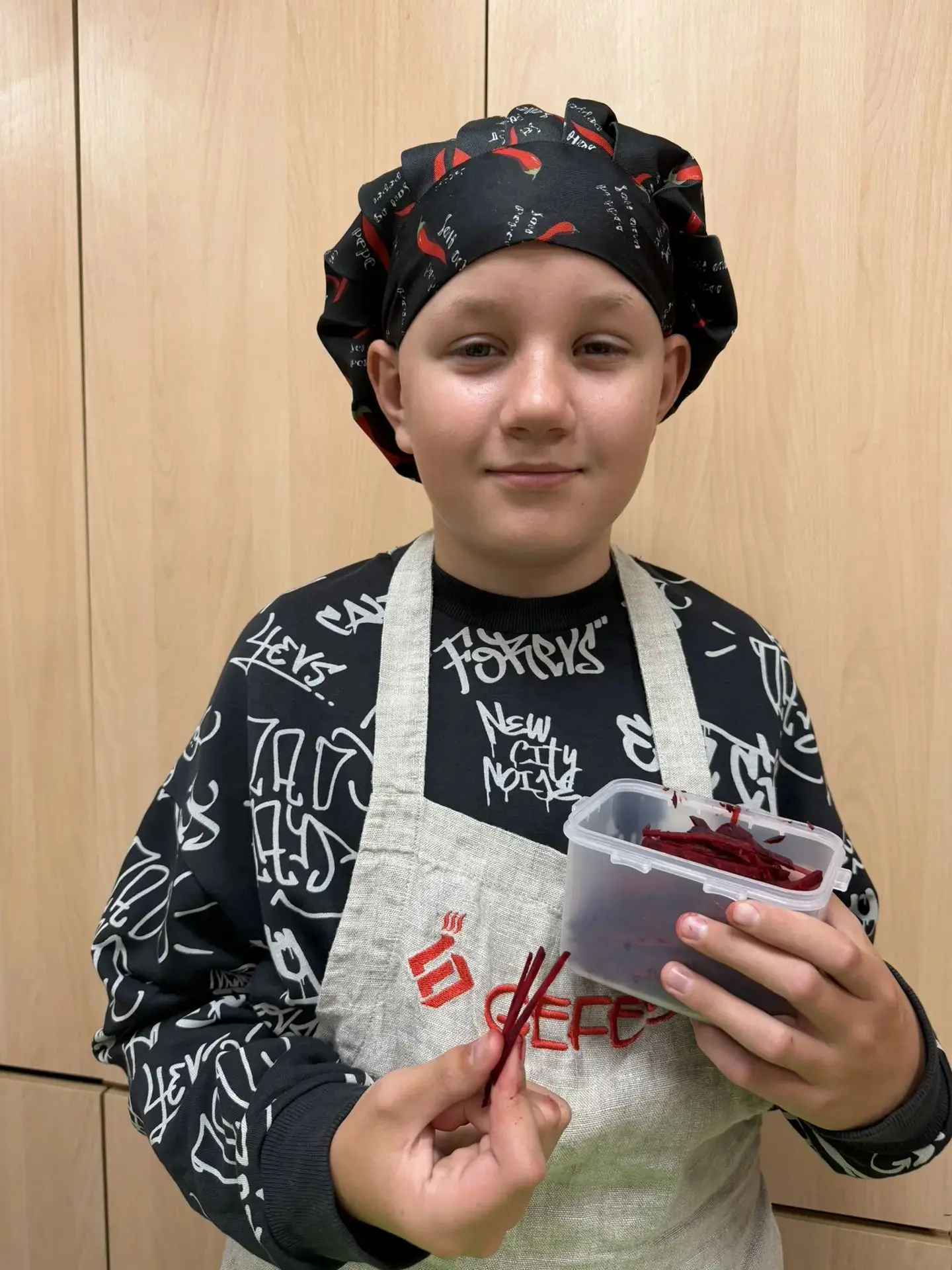 На занятии  в детском обьединении "Хозяюшка" ребята узнали чем же полезна свекла, а так...