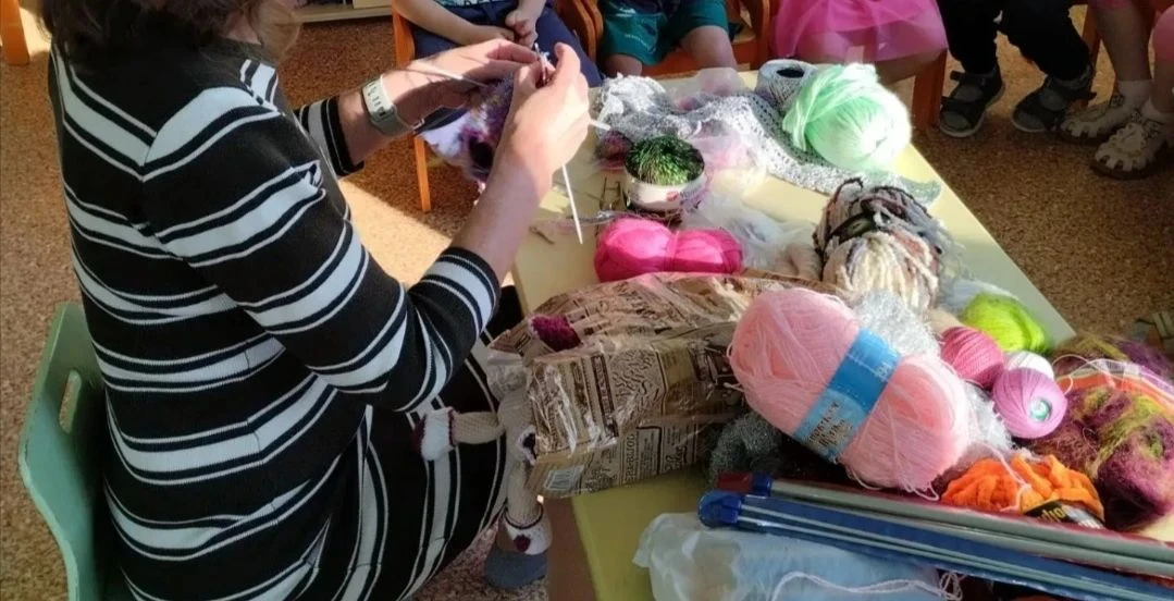 Уроки добра: в гостях у ребят — бабушка-мастерица! 🧶✨