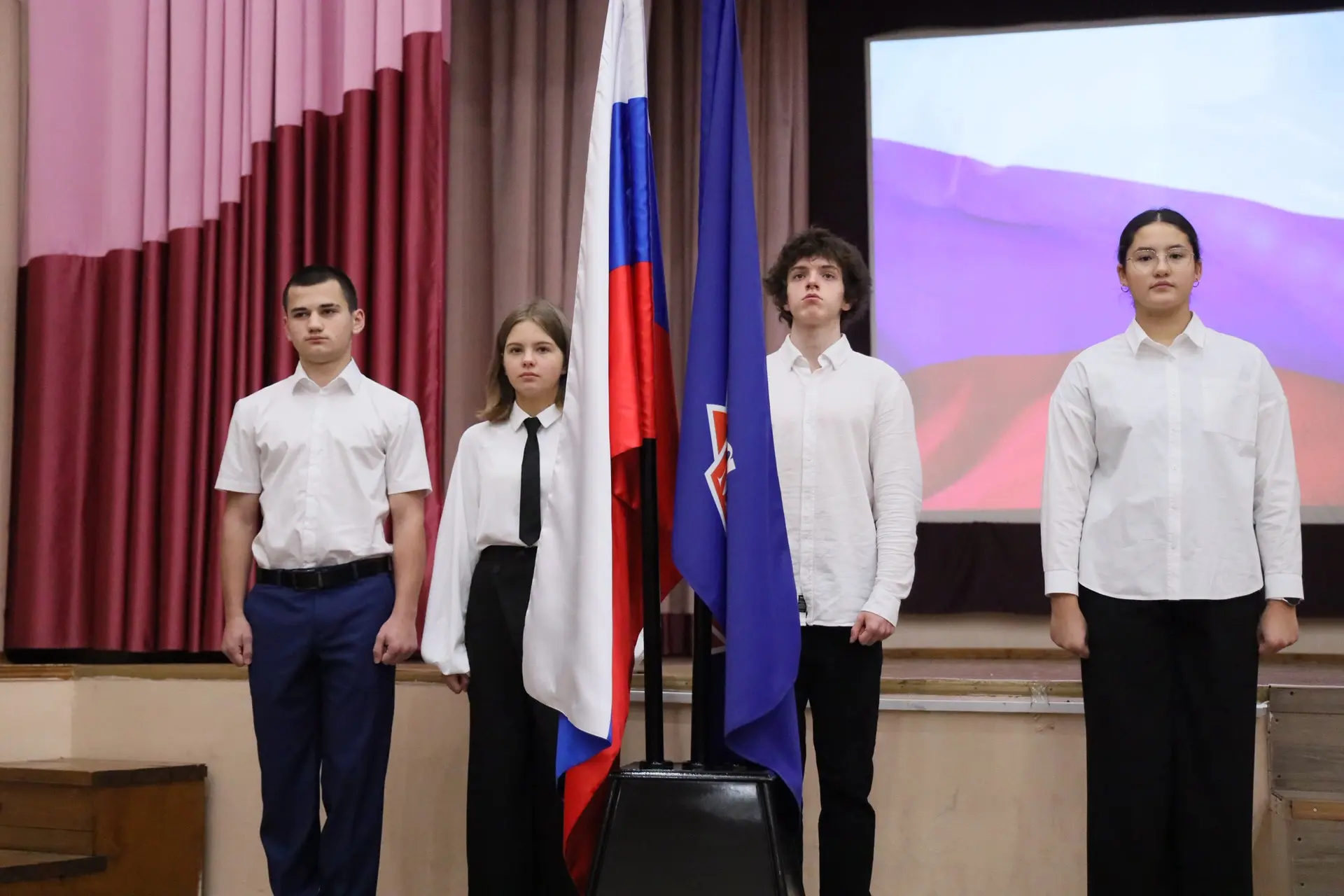 Поднятие флага. 12 октября 🇷🇺