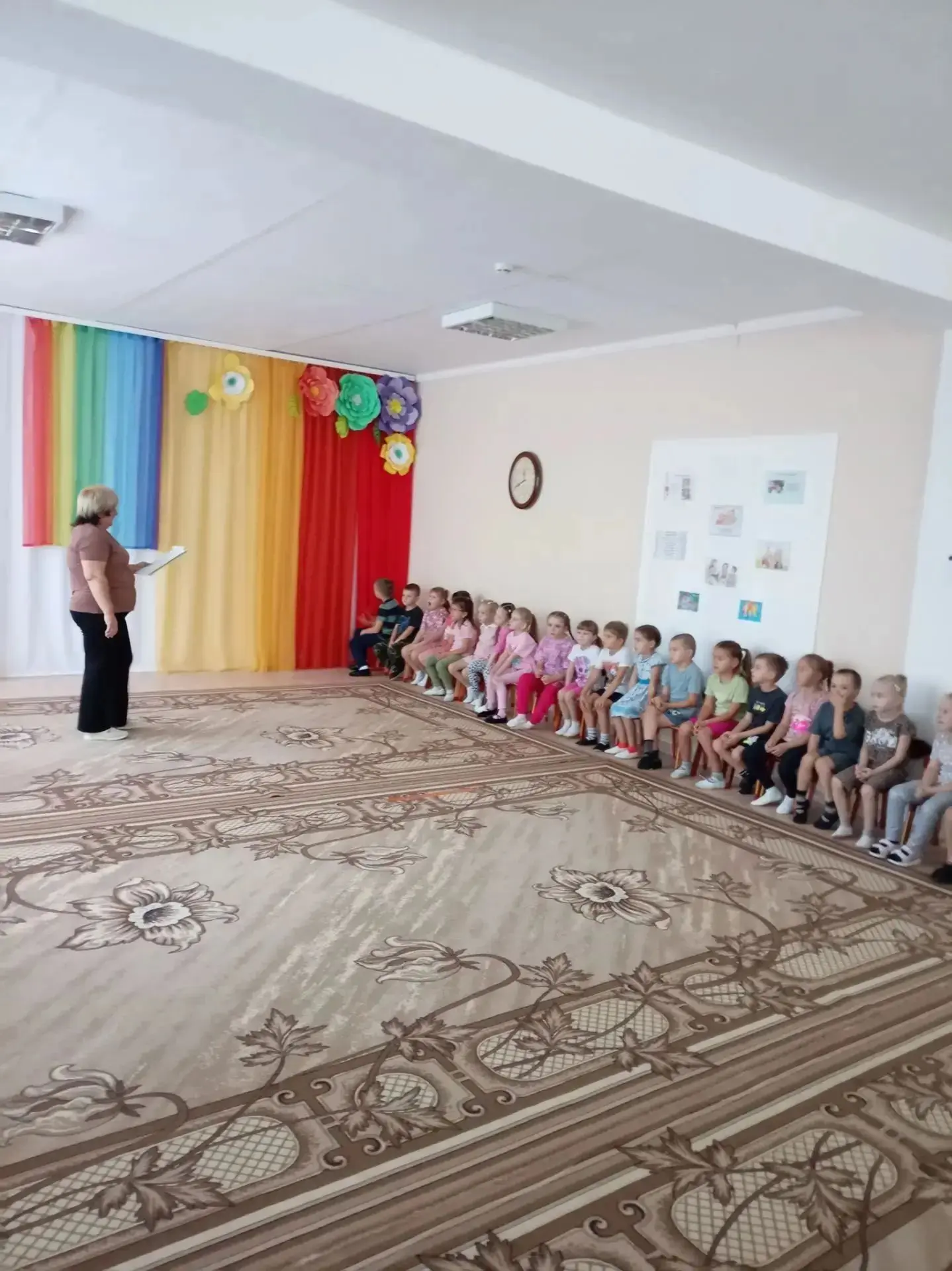 Семья! Что может быть теплее, роднее, ближе для ребёнка? Семья — это близкие и родные л...