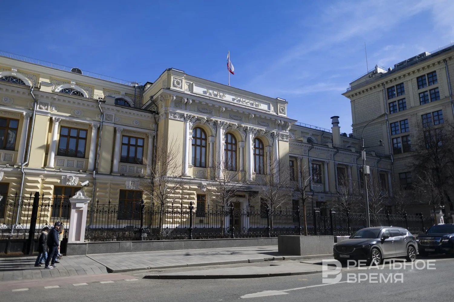 Спрос нефинансовых компаний на валюту в сентябре вырос на 37,7%