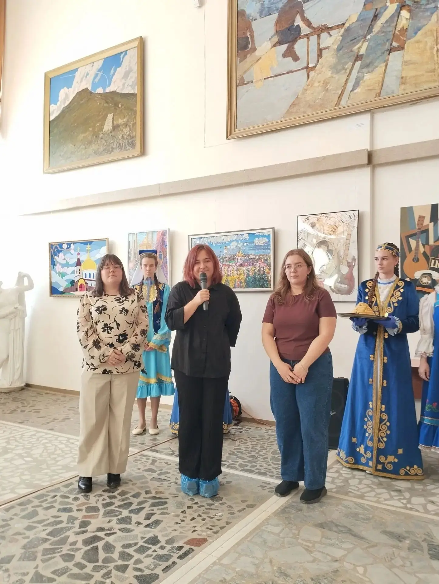 Открытие отчетной выставки студентов и преподавателей 🖼