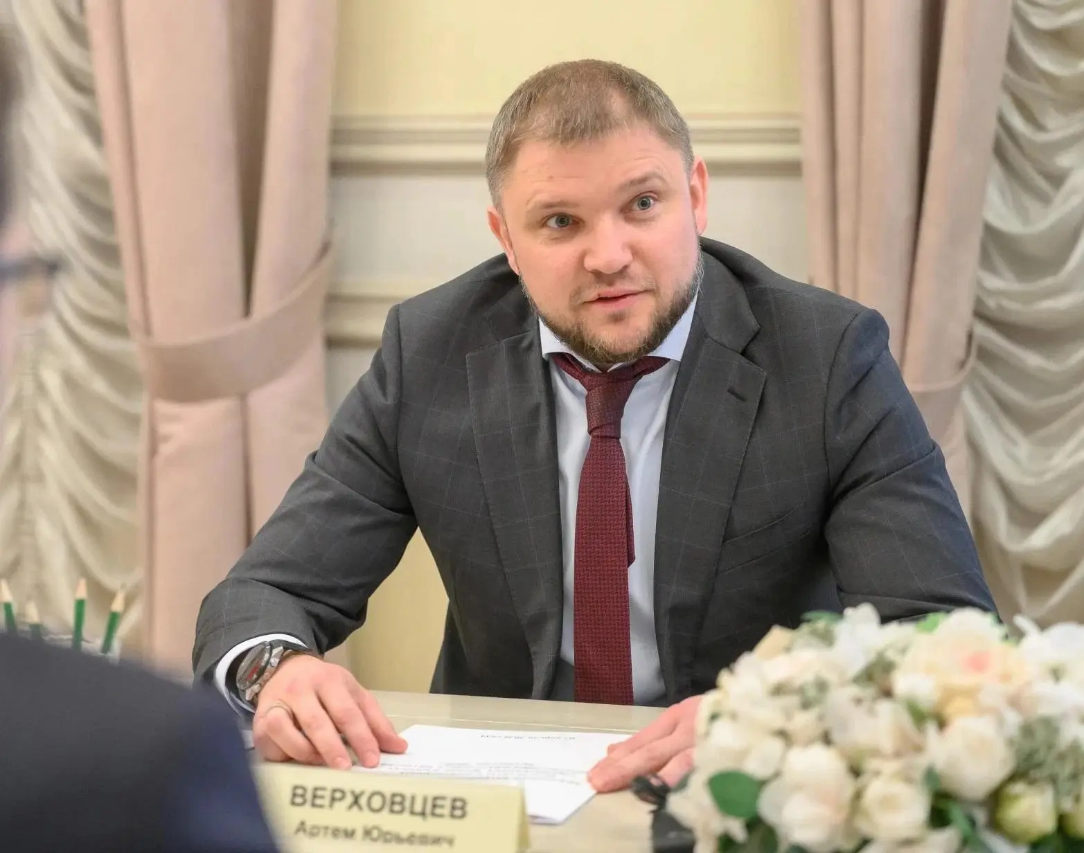 Губернатор Александр Гусев поздравил заместителя председателя регионального правительст...