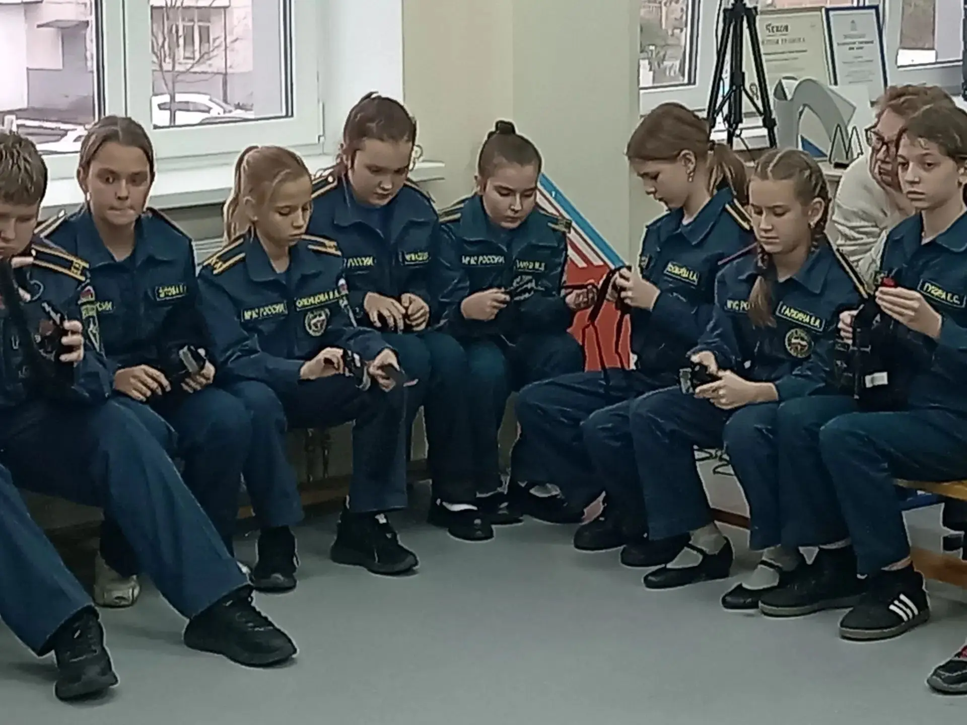 Сегодня в МБОУ СОШ №10 специалисты команды "Время-Ч" провели занятие по тактической мед...