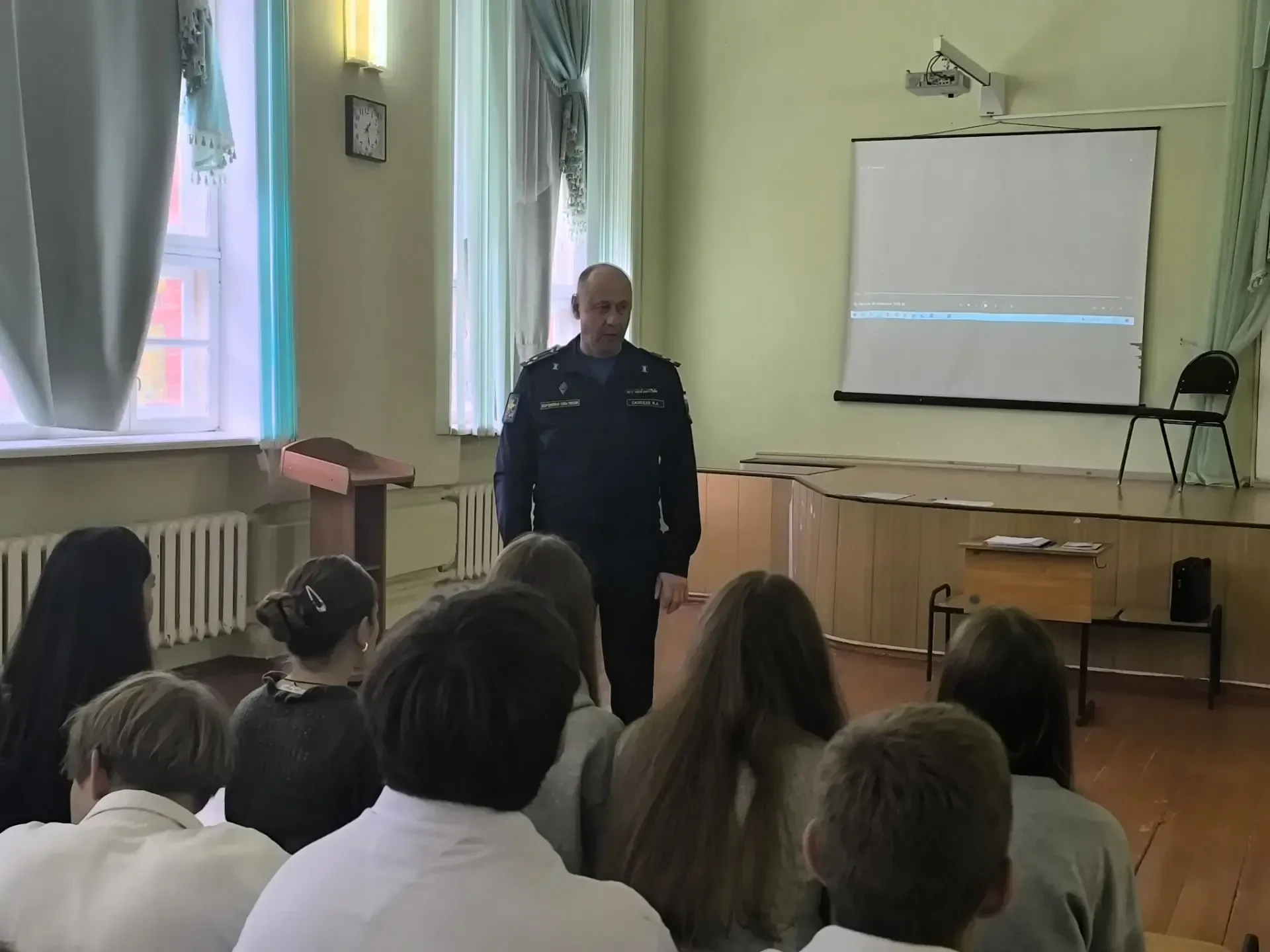 Старшеклассники 11-х классов встретились с преподавателями и курсантами Военного учебно...
