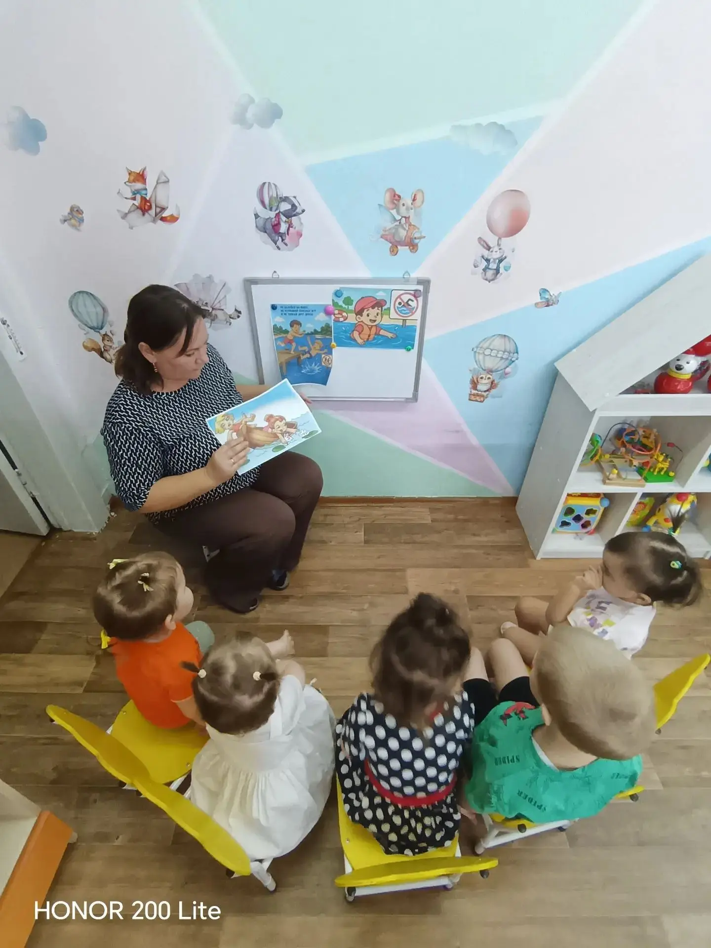 Сегодня наши малыши познакомились с правилами поведения на воде: Никогда не заходить в ...
