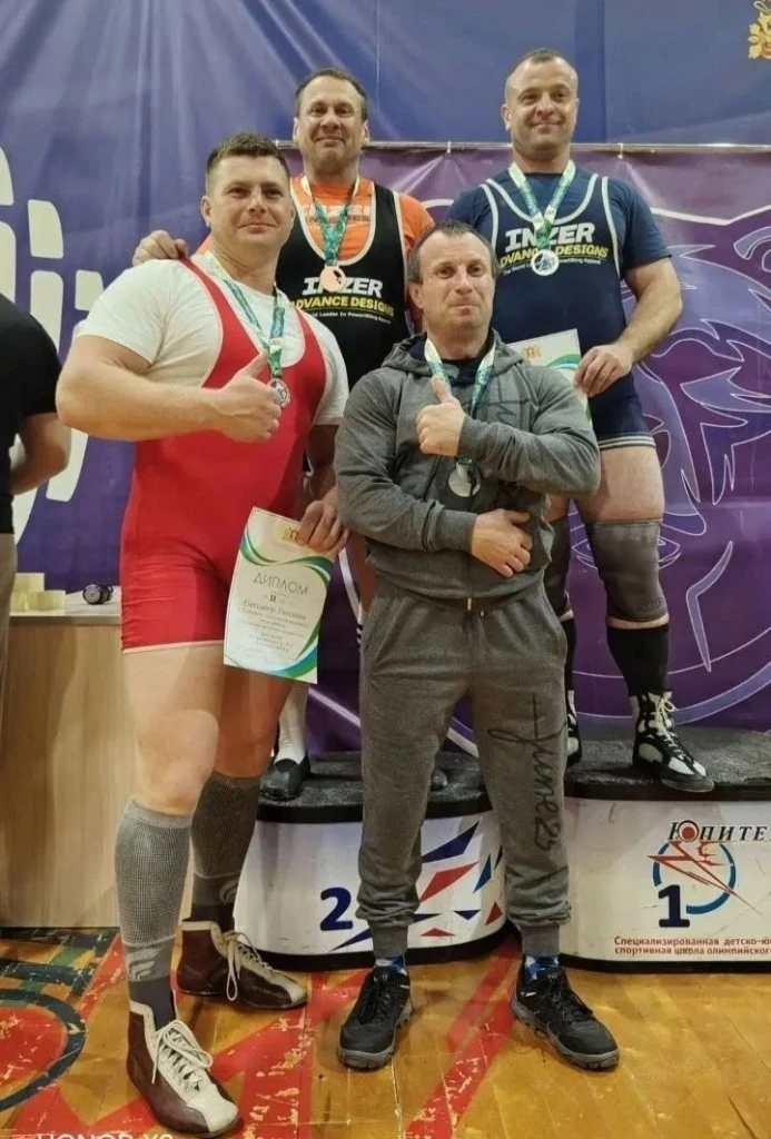 Пауэрлифтеры привезли награды с чемпионата области