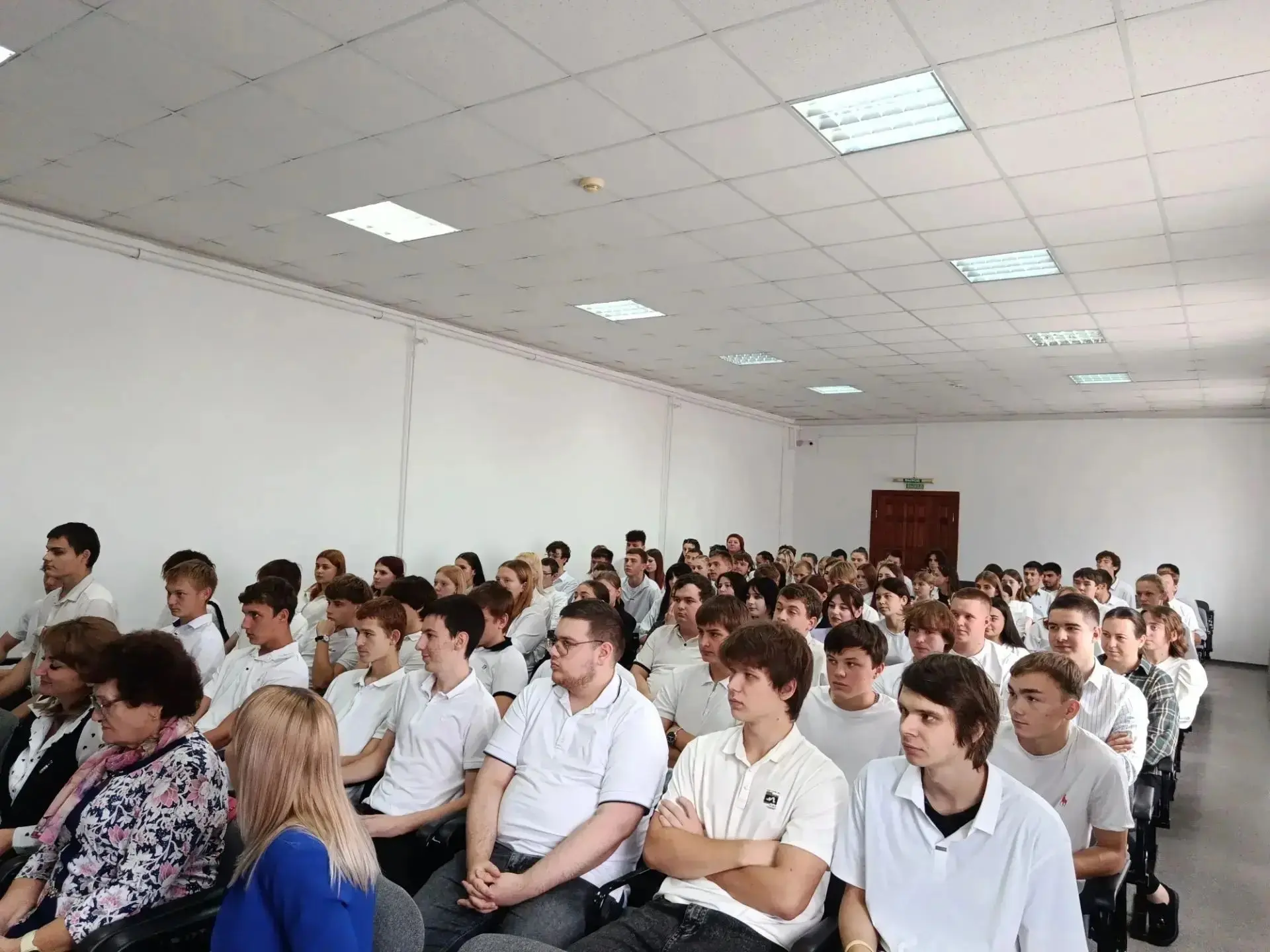🗣 Профилактика начинается с диалога: встреча в Лабинском социально‑техническом техникуме