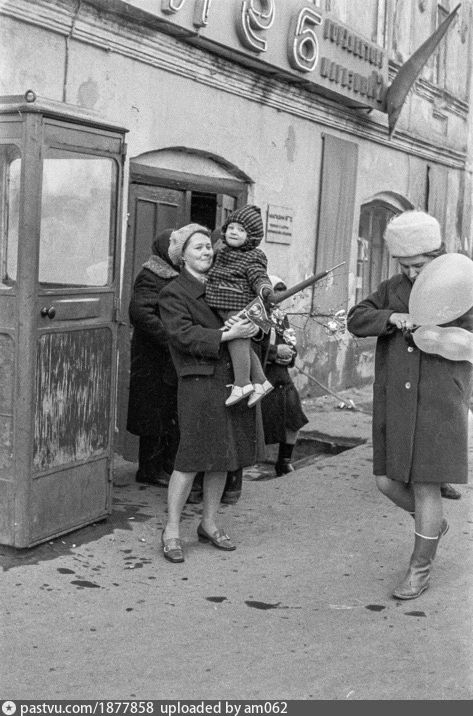 Рязань. Магазин №2 «Хлеб» на углу Первомайского проспекта и Вокзальной улицы