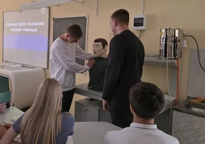 Школьники Реутова учатся спасать жизни