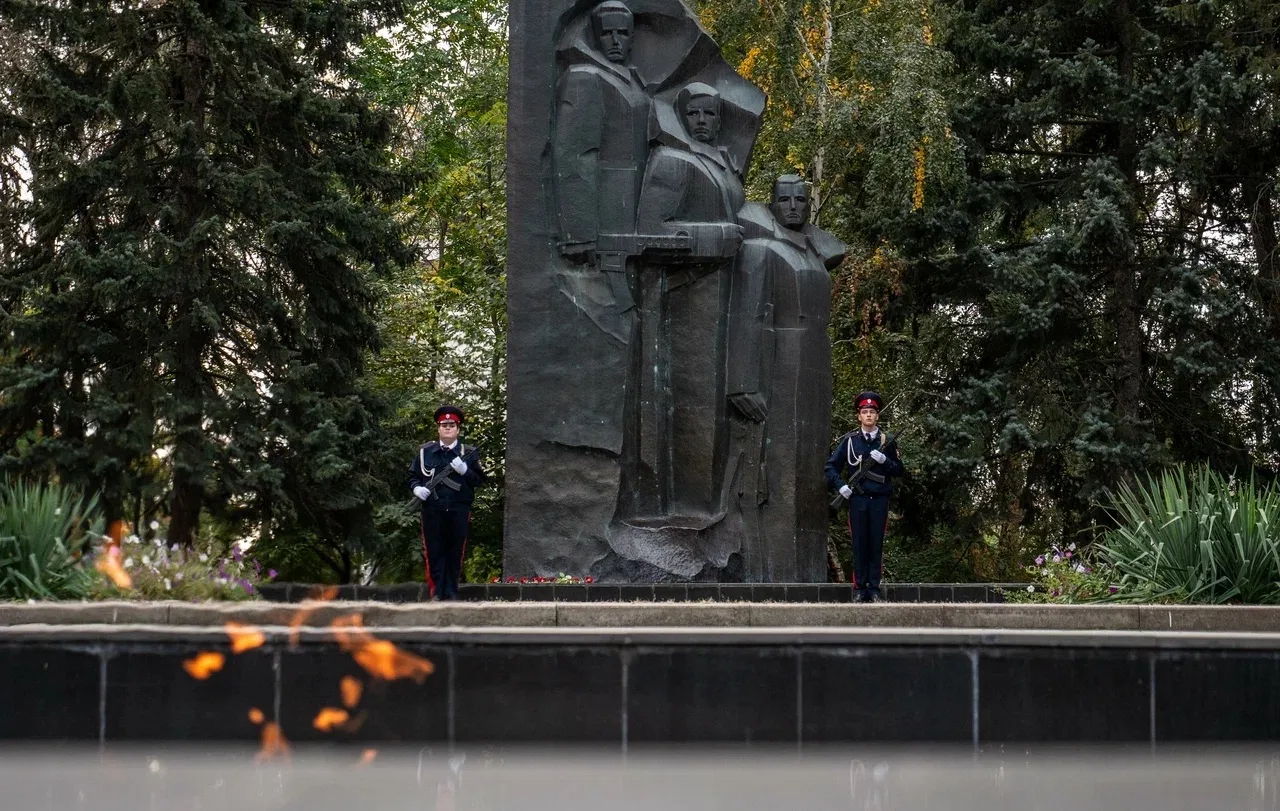 🇷🇺 ЮНАРМЕЙЦЫ ШКОЛЫ № 8 ПРИНЯЛИ ТОРЖЕСТВЕННУЮ КЛЯТВУ НА ВЕРНОСТЬ ОТЕЧЕСТВУ!