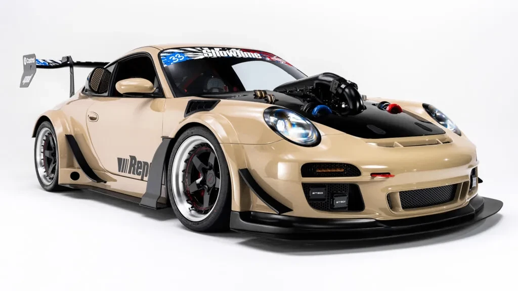 Porsche 911 превратили в 1200-сильный дрифт-кар