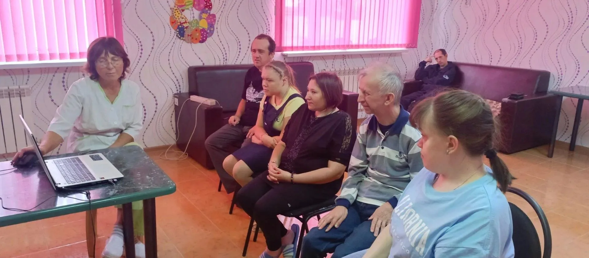 «Встать и идти»: история незрячего покорителя Эльбруса вдохновила серебряных зрителей и...