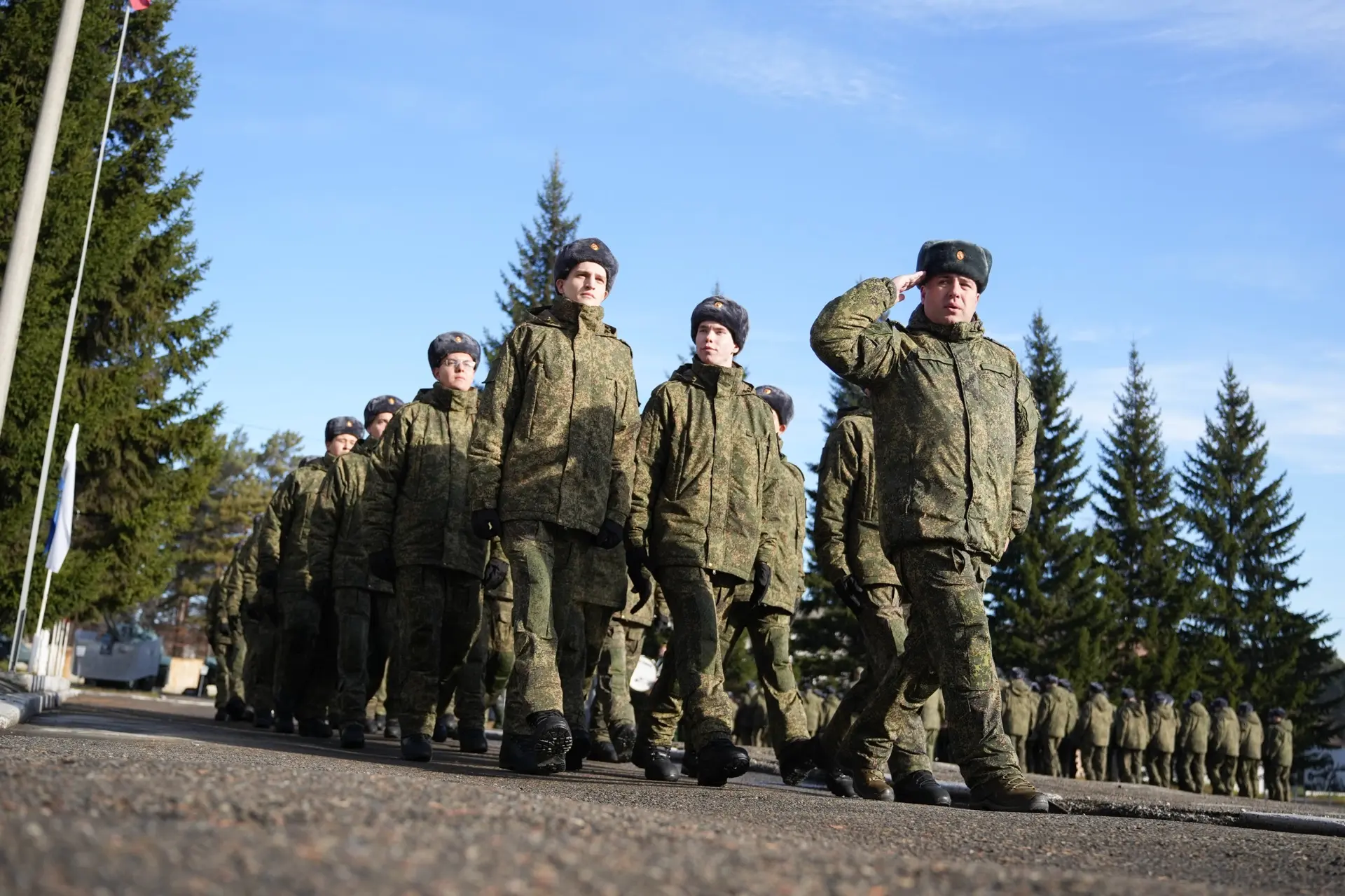 Более 2,2 тысячи призывников из Иркутской области будут отправлены на военную службу за...